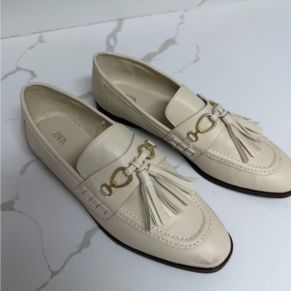 Zara Women's Cream Tassel Loafers with Gold Detail